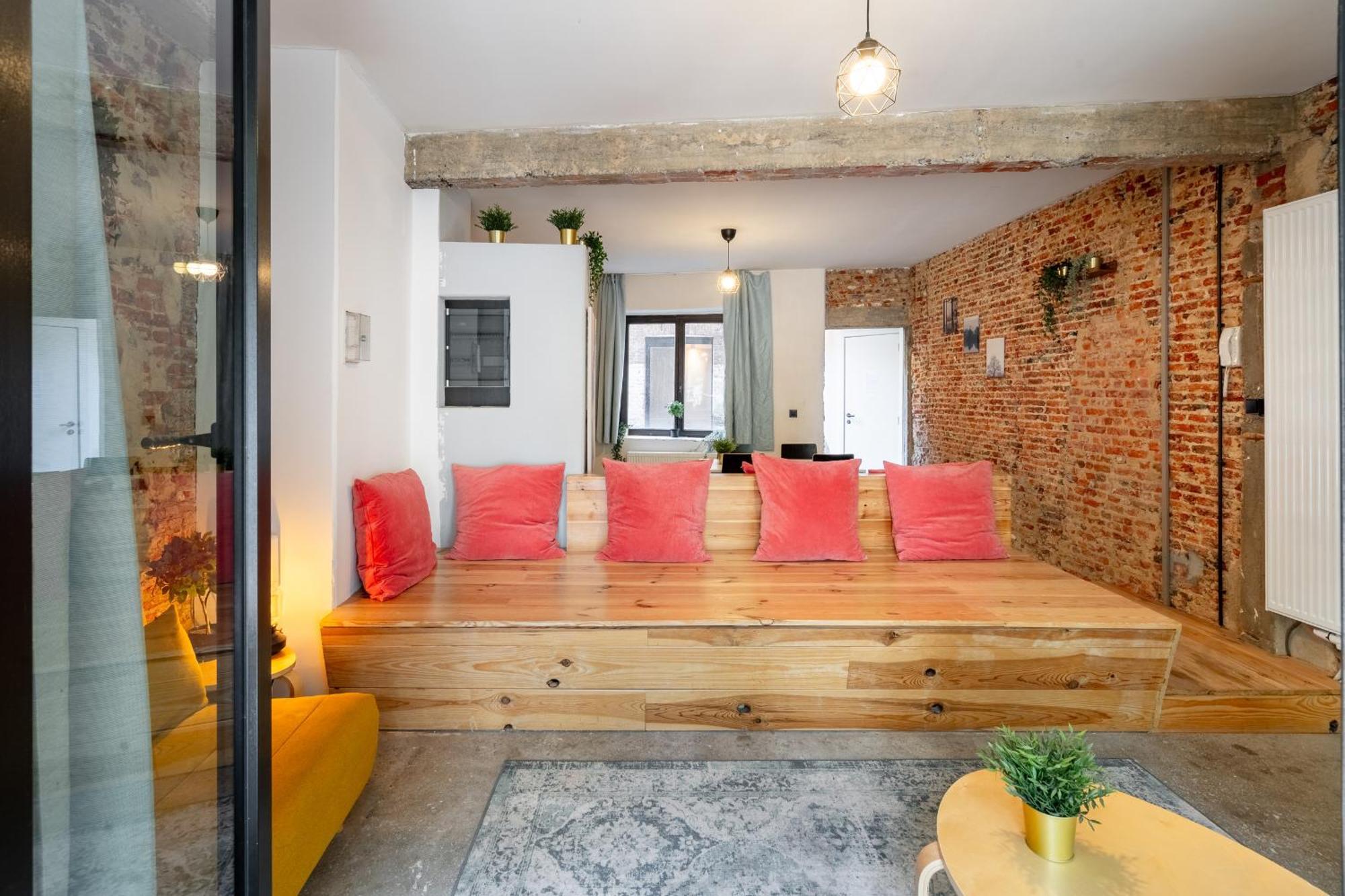The Industrial Lodge Antwerp Exterior photo